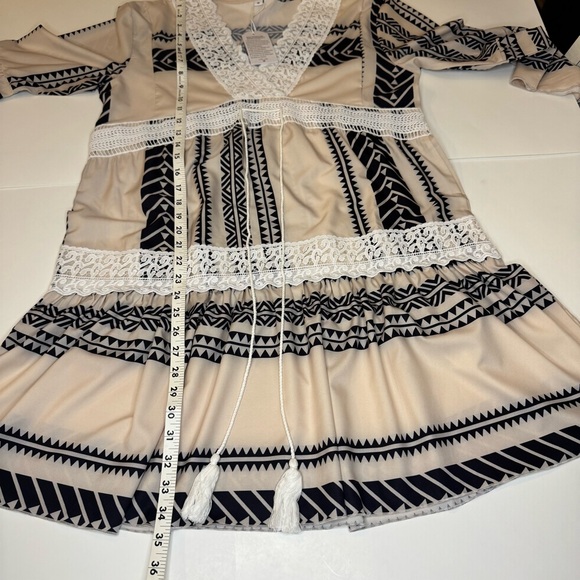 NWT Boho Cream and Black Dress with Lace Details V-neck Long Bell Sleeve SzM - Picture 11 of 16